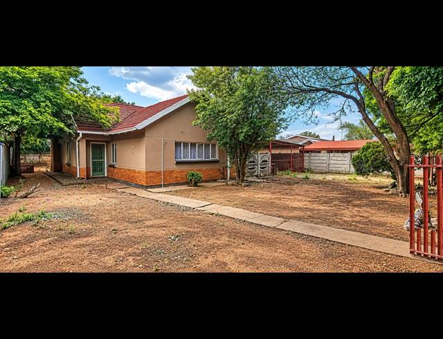 4 BEDROOM FREESTANDING FOR SALE IN VANDERBIJLPARK CE 2
